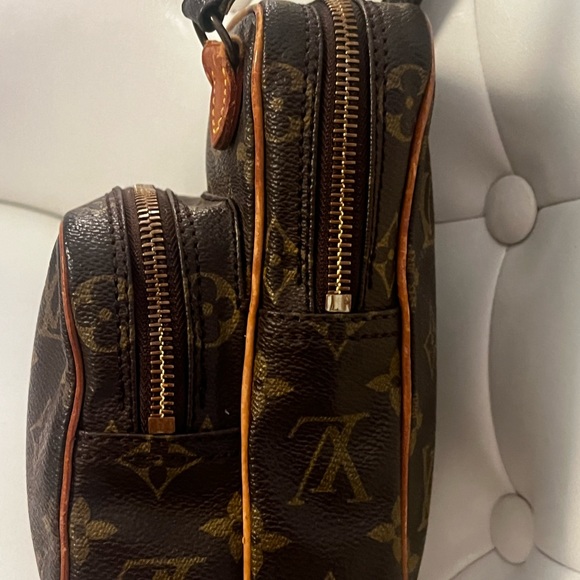 ⭐️Louis Vuitton Amazone crossbody mini - authentic, great condition. Adjustable - Picture 5 of 16
